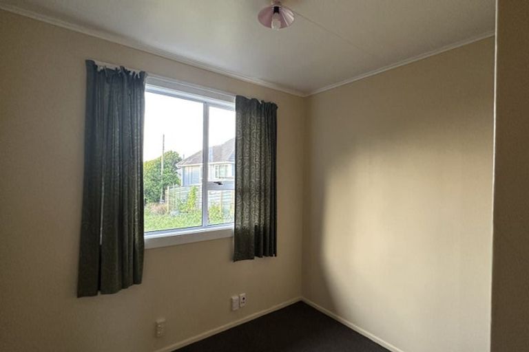Photo of property in 9 Omega Street, Newlands, Wellington, 6037