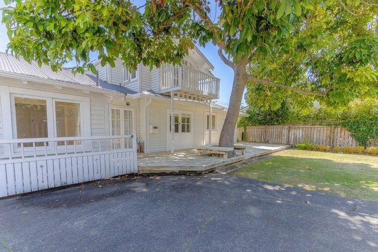 Photo of property in 16 Grey Street, College Estate, Whanganui, 4500