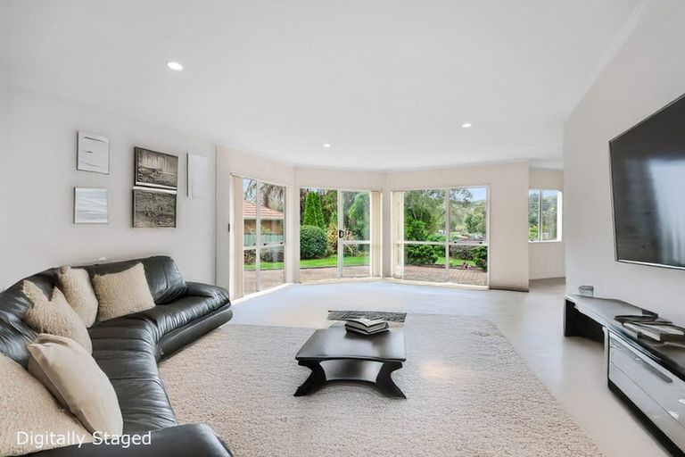 Photo of property in 6 Cabeleigh Drive, Helensville, 0800