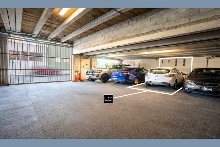 Photo of property in De Vere Apartments, 10/23 Tennyson Street, Te Aro, Wellington, 6011