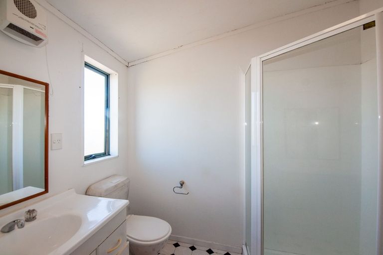 Photo of property in 84a Stewart Drive, Newlands, Wellington, 6037