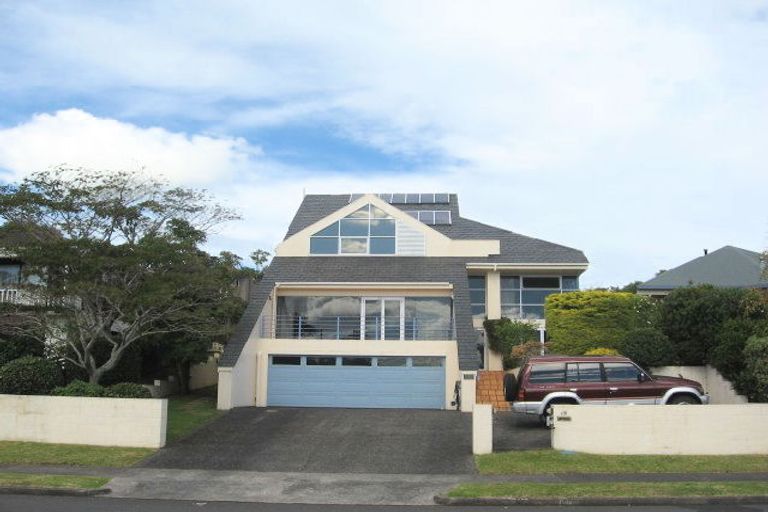 Photo of property in 18 Pitlochry Place, Highland Park, Auckland, 2010