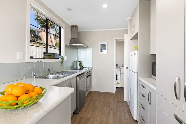 Photo of property in 6a Lucy Foster Lane, Red Beach, 0932