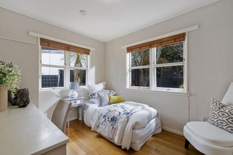 Photo of property in 1/4 Firth Road, Torbay, Auckland, 0630