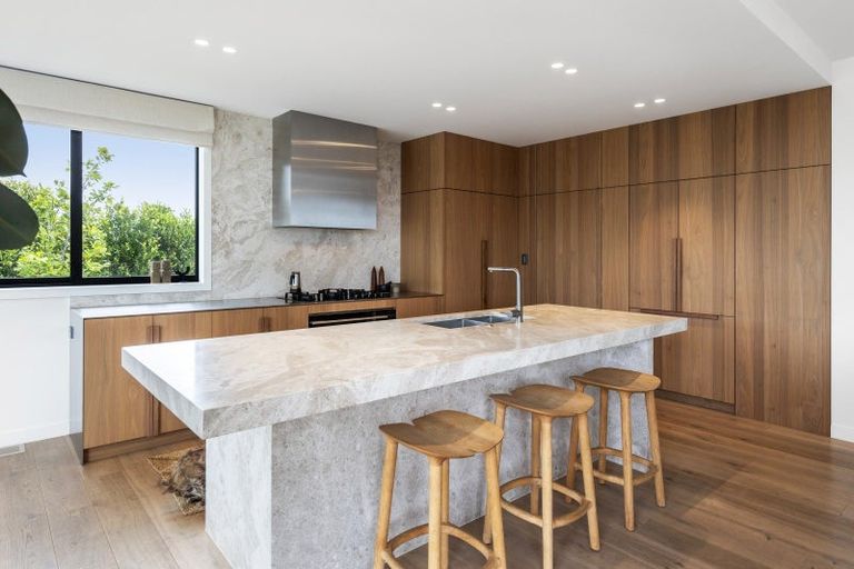 Photo of property in 56 Covil Avenue, Te Atatu South, Auckland, 0610