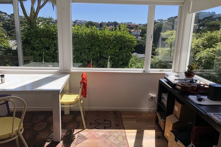 Photo of property in 35 North Terrace, Kelburn, Wellington, 6012