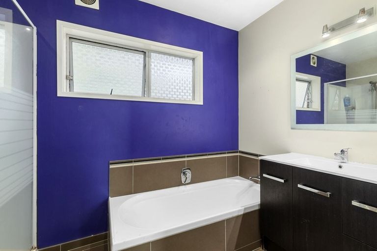 Photo of property in 4 Geoffrey Road, Torbay, Auckland, 0630