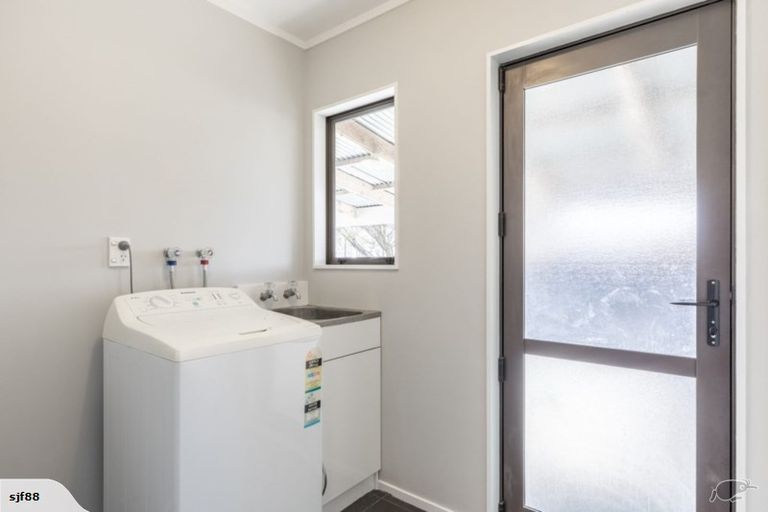 Photo of property in 6a Perrin Place, Kelvin Grove, Palmerston North, 4414