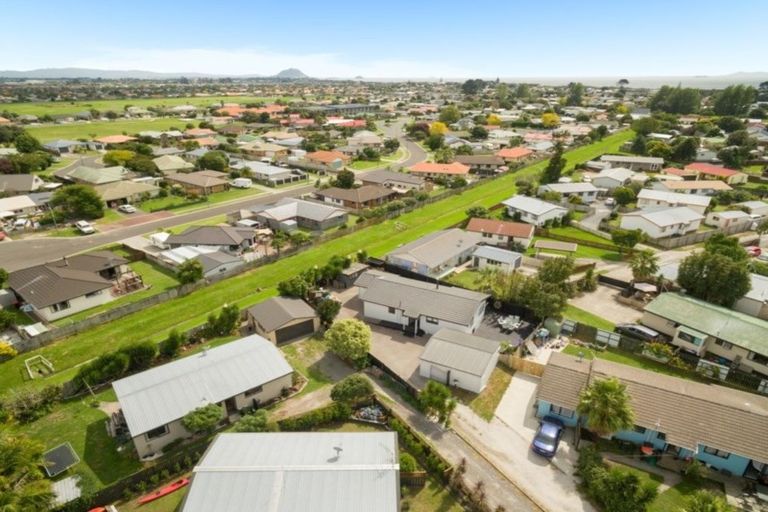 Photo of property in 35b Lyn Grove, Papamoa Beach, Papamoa, 3118
