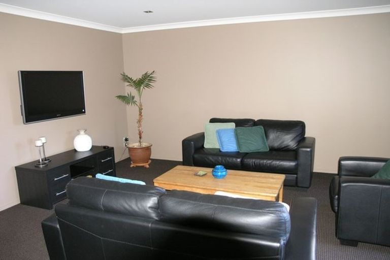 Photo of property in 71 Rototuna Road, Rototuna, Hamilton, 3210