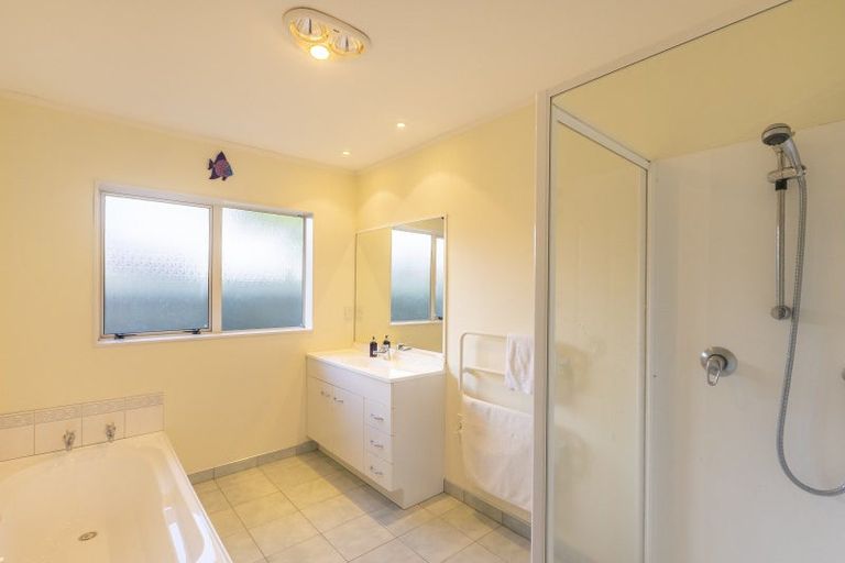 Photo of property in 66 Guildford Drive, Paraparaumu, 5032