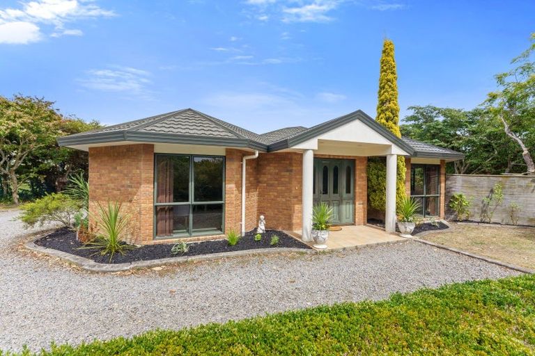 Photo of property in 10 Tararua Crescent, Otaki, 5512