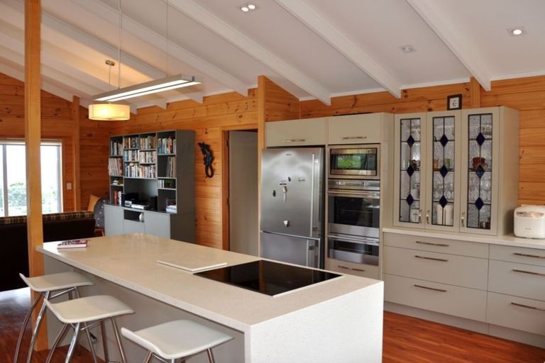 Photo of property in 10 Penguin Street, Leigh, 0985