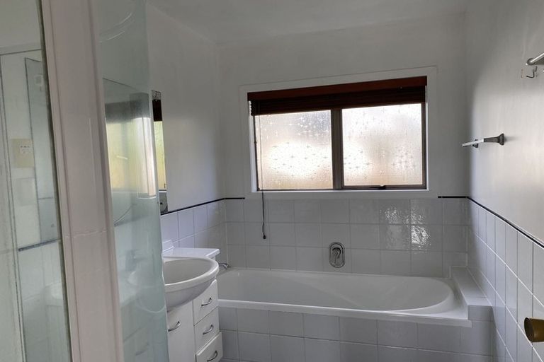 Photo of property in 4 Lynngate Place, Hillcrest, Auckland, 0627