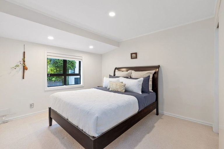 Photo of property in 4 Calypso Place, Rothesay Bay, Auckland, 0630