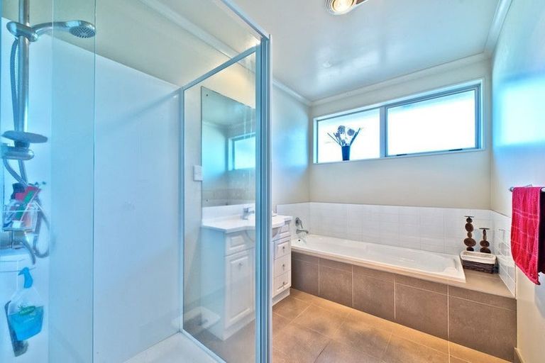 Photo of property in 28 Figaro Crescent, Takanini, 2112