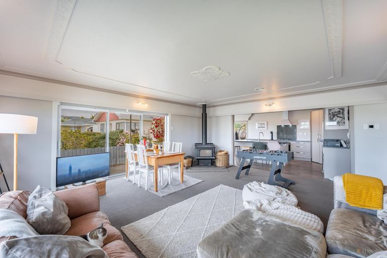 Photo of property in 30 Timaru Road, Waimate, 7924