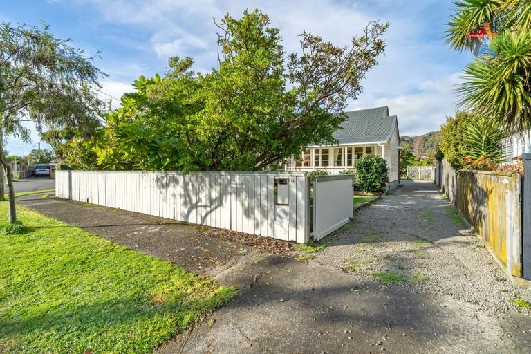 Photo of property in 12 Purser Grove, Fairfield, Lower Hutt, 5011