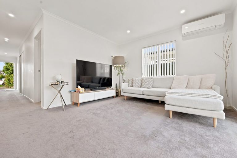 Photo of property in 9 Mokopapa Street, Takanini, 2112