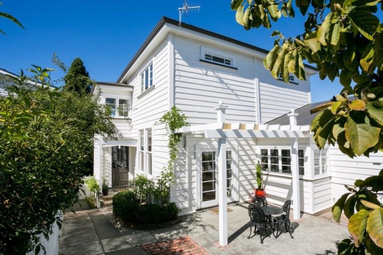 Photo of property in 11 Colenso Avenue, Hospital Hill, Napier, 4110