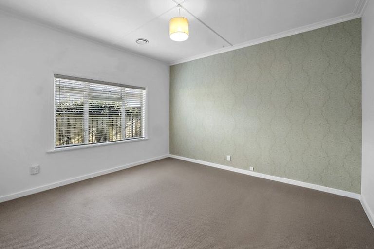 Photo of property in 27 List Street, Welbourn, New Plymouth, 4310