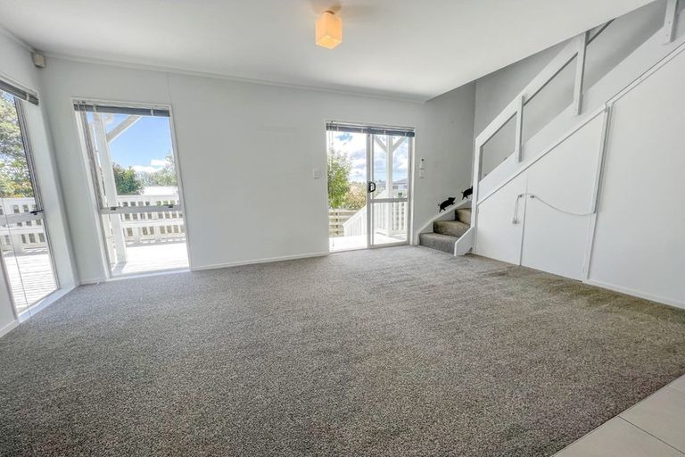 Photo of property in 1/43 Hutchinson Avenue, New Lynn, Auckland, 0600