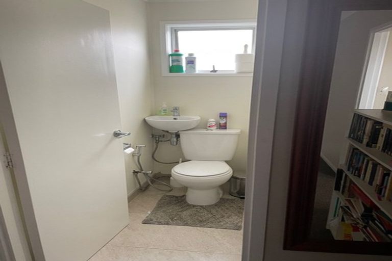 Photo of property in 1/25 Regency Place, Sunnynook, Auckland, 0632