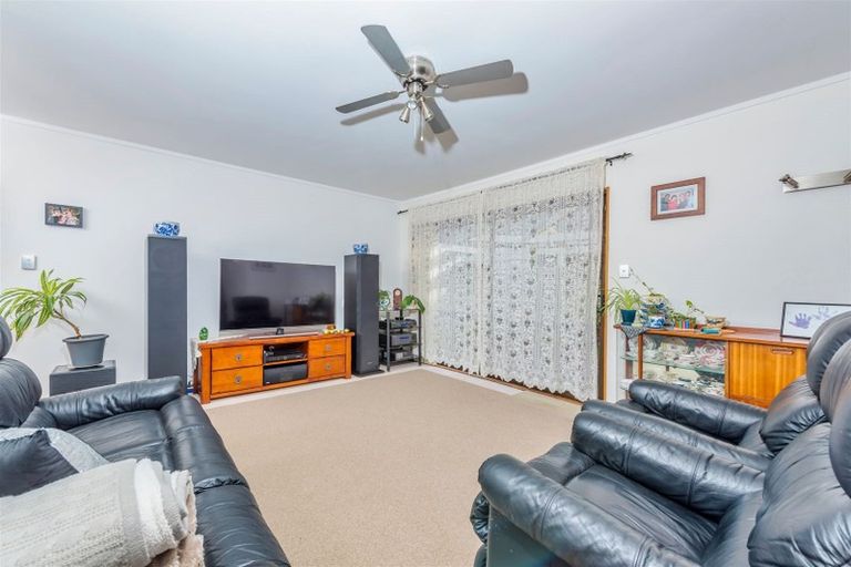 Photo of property in 9 Westpark Drive, West Harbour, Auckland, 0618