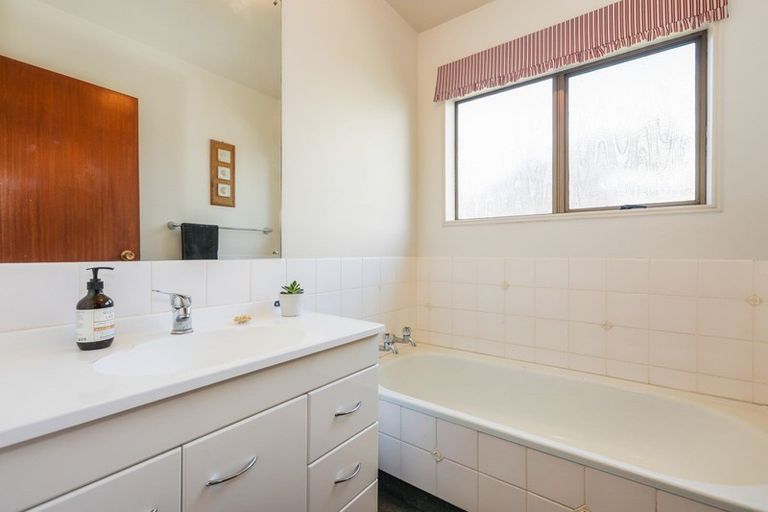 Photo of property in 6 Ostend Place, Avonhead, Christchurch, 8042