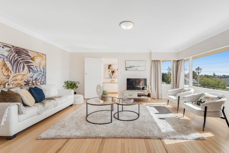 Photo of property in 1/53 Uxbridge Road, Mellons Bay, Auckland, 2014