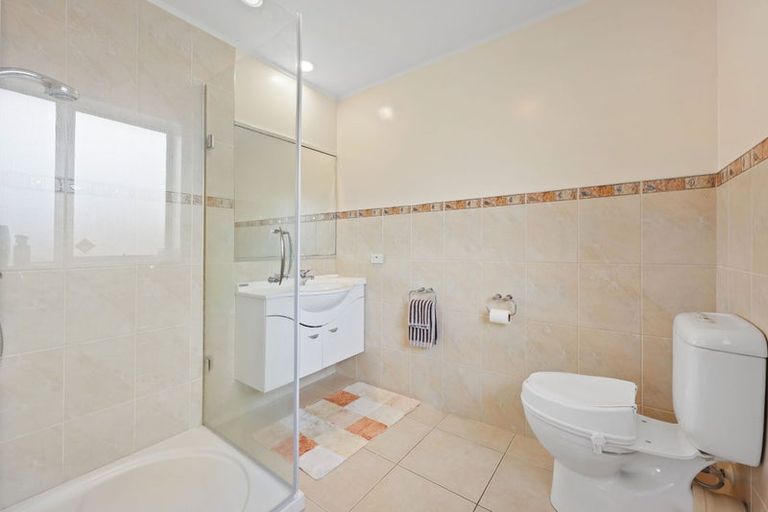 Photo of property in 1/242 Botany Road, Golflands, Auckland, 2013