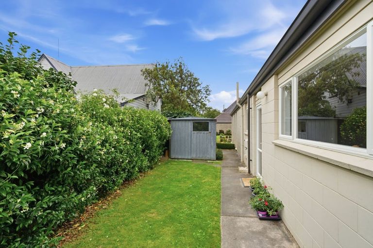 Photo of property in 6 Dunrobin Place, Avonhead, Christchurch, 8042