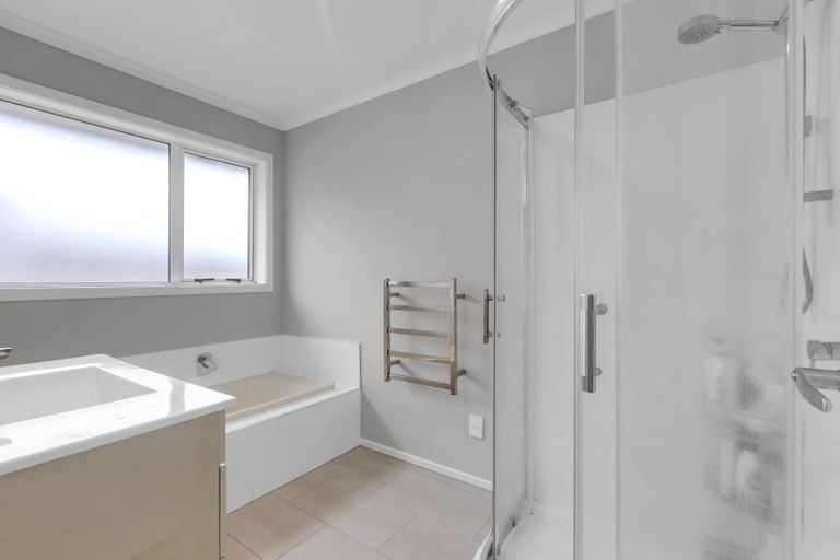 Photo of property in 17 Teatree Close, Huntington, Hamilton, 3210