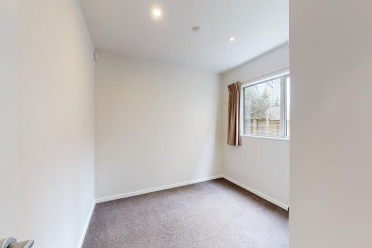 Photo of property in 352 Queens Drive, Lyall Bay, Wellington, 6022