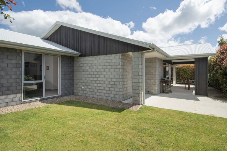 Photo of property in 21 Butterworth Crescent, Papamoa Beach, Papamoa, 3118