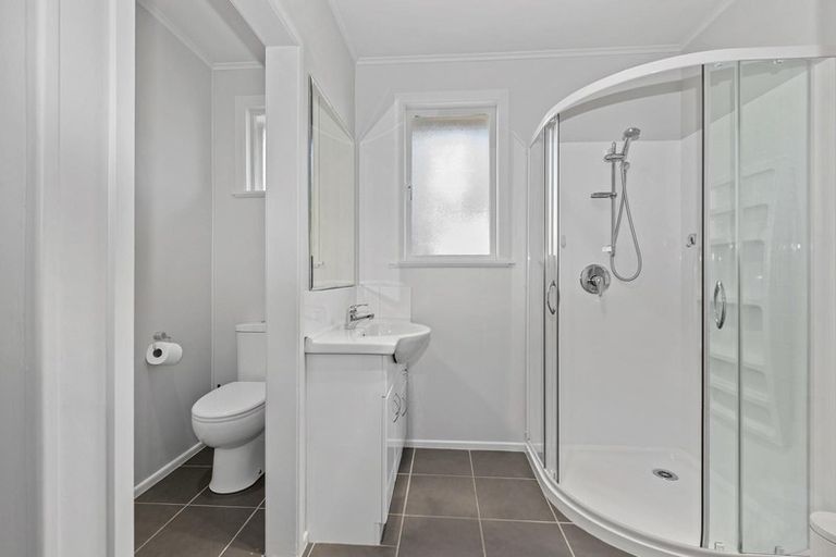 Photo of property in 15 Tamariki Avenue, Kelston, Auckland, 0602