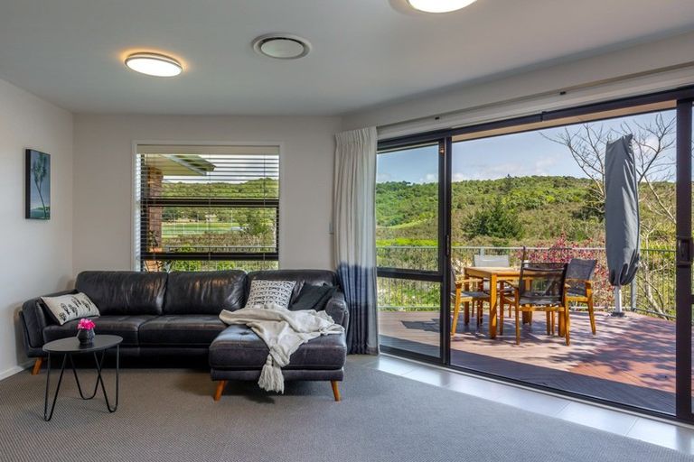 Photo of property in 27 Glentui Place, Waikawa, Picton, 7220