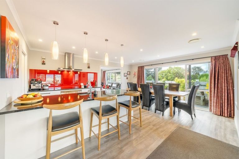 Photo of property in 1 Valley View Way, Timberlea, Upper Hutt, 5018