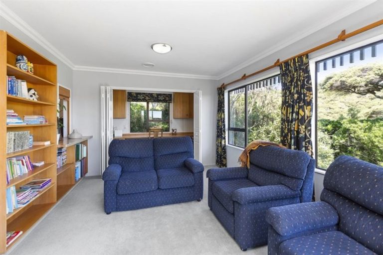 Photo of property in 40 Kinloch Place, Papakowhai, Porirua, 5024