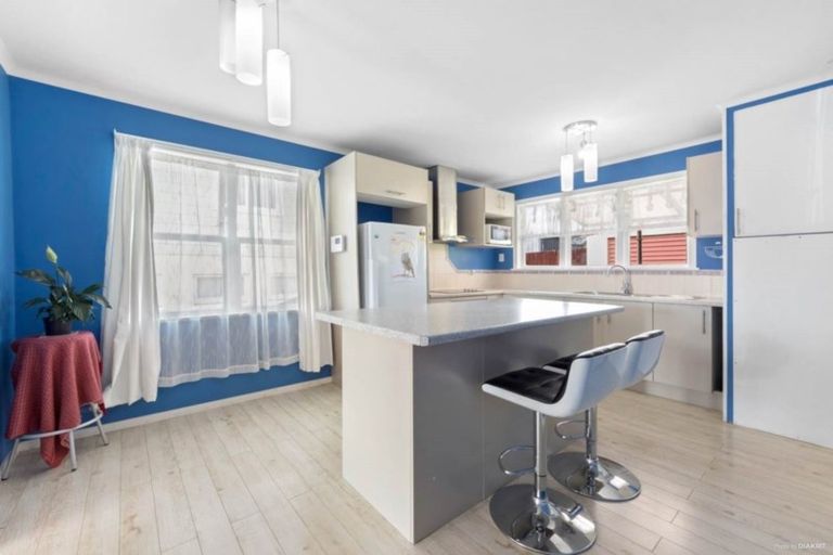 Photo of property in 17 Tamariki Avenue, Kelston, Auckland, 0602