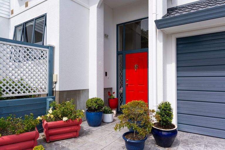 Photo of property in 10 Huxley Grove, Churton Park, Wellington, 6037