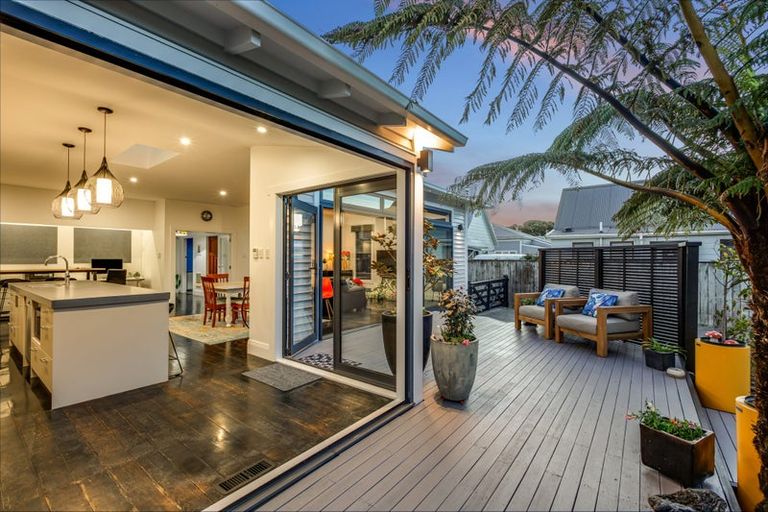 Photo of property in 15 North Street, Petone, Lower Hutt, 5012