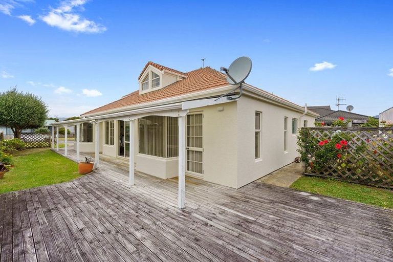 Photo of property in 17 Watson Drive, Paraparaumu Beach, Paraparaumu, 5032