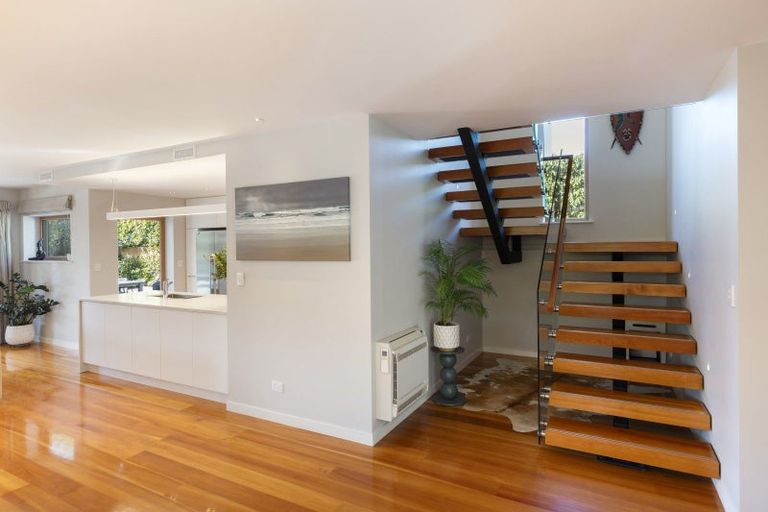 Photo of property in 18 College Avenue, Strowan, Christchurch, 8052