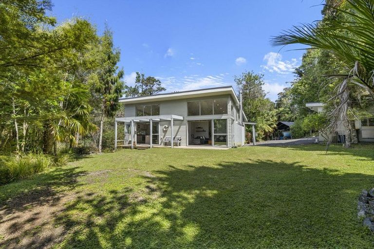 Photo of property in 10 Beach Street, Sandspit, Warkworth, 0982