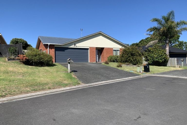 Photo of property in 42 Mandalay Place, Waiuku, 2123