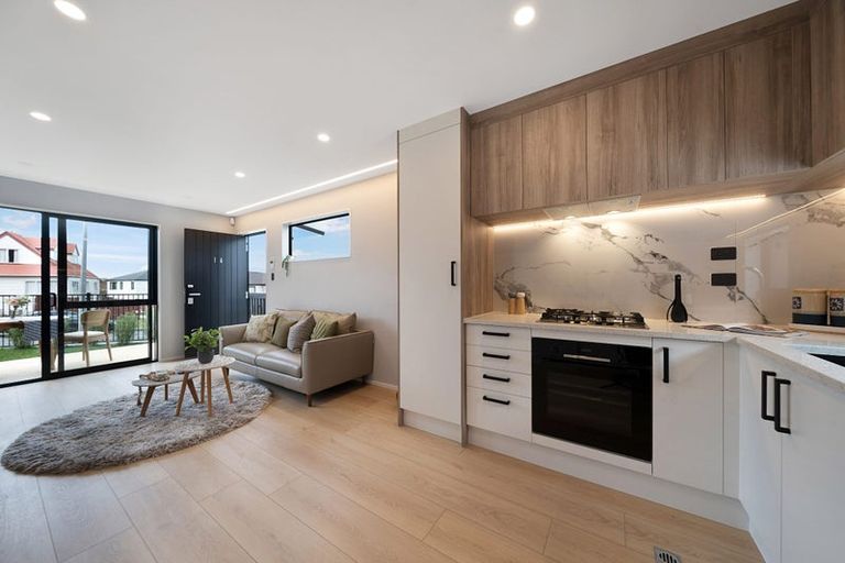 Photo of property in 1 Tacitus Place, Totara Vale, Auckland, 0629