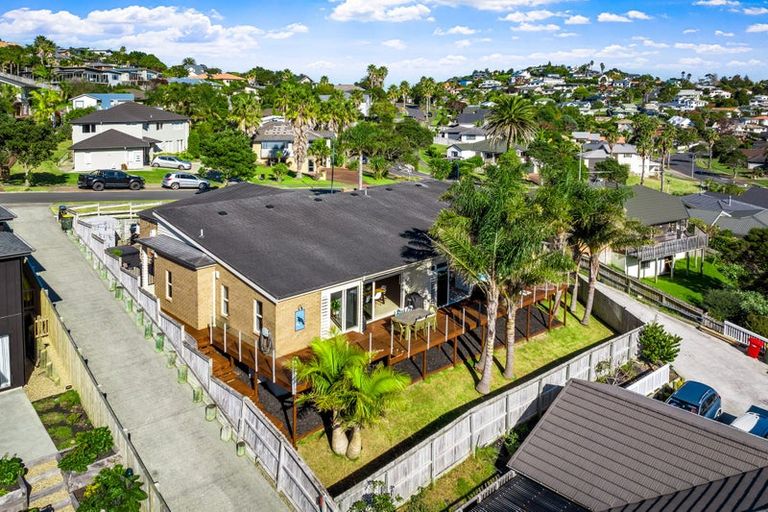 Photo of property in 15 Hawaiian Parade, Arkles Bay, Whangaparaoa, 0932