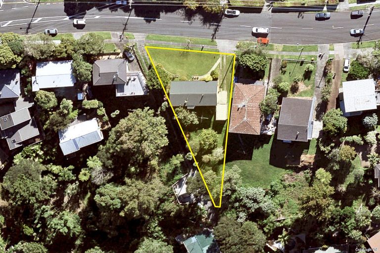 Photo of property in 31 Coronation Road, Hillcrest, Auckland, 0627