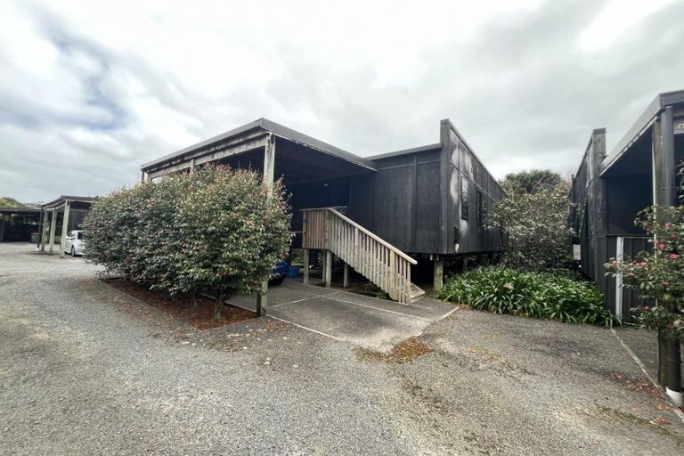 Photo of property in 9a-e Moulton Street, Moturoa, New Plymouth, 4310
